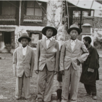 From “Old Photographs of Lhasa Fashion in the 1940s”