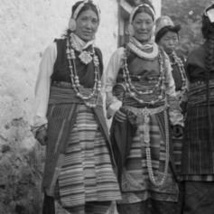 From "Old Photographs of Qinghai-Tibet Plateau Women in the Early 20th Century"